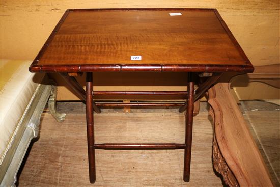 Folding table